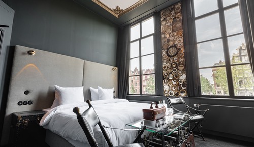 Deluxe Double Room (The Clockmaker)
