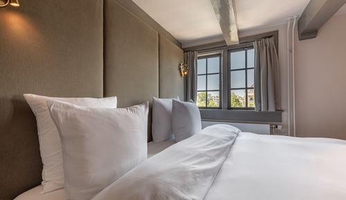 Deluxe Double Room, Bathtub (The Carthographer)