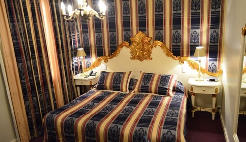 Deluxe Suite, Jetted Tub (Master)