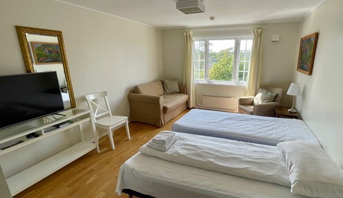Family Room, Partial Sea View