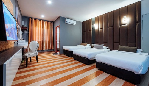 Classic Triple Room, Pool View, Courtyard Area