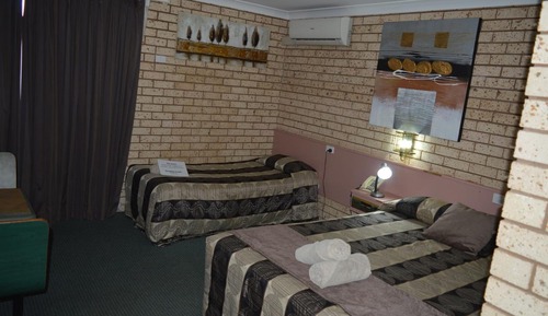 Standard Twin Room (1 queen and 1 single bed)