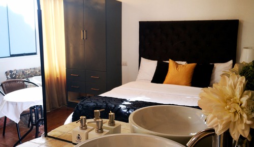 Economy Room, 1 Queen Bed