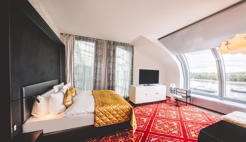 Corner Suite