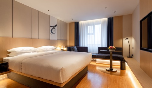 Deluxe Room, 1 King Bed