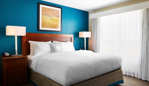 Suite, 1 King Bed with Sofa bed (Mobility/Hearing Accessible, Tub)