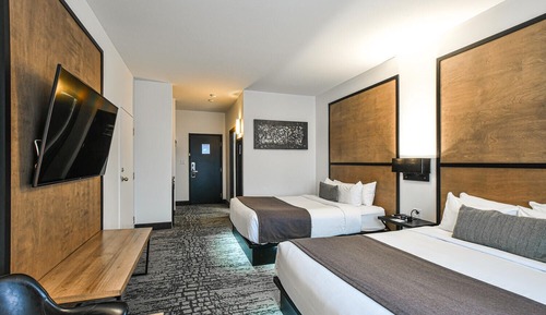 Classic Room, 2 Queen Beds, Mountain View