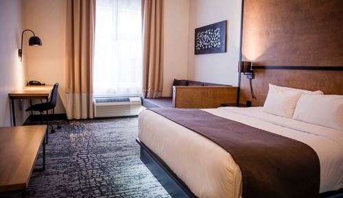 Comfort Room, 1 King Bed with Sofa bed, Mountain View with reduced mobility for the disabled