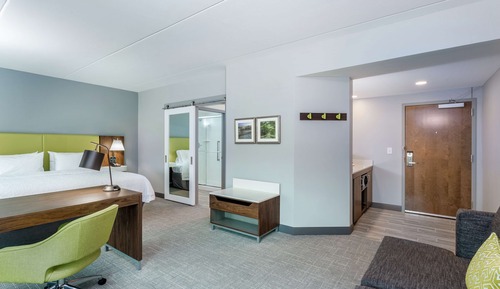 Studio, 1 King Bed, Refrigerator & Microwave