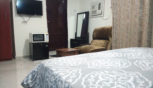 Suite, 1 Queen Bed
