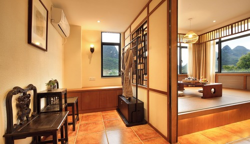 Panoramic Suite, 1 Queen Bed, Non Smoking, Hill View