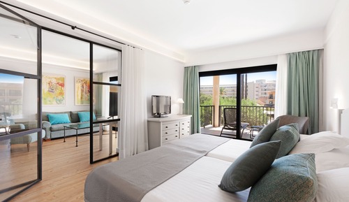 Suite, Terrace, Pool View