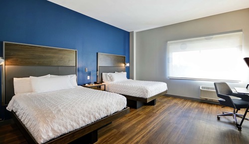 Room, 2 Queen Beds, Accessible, Bathtub (Mobility & Hearing)