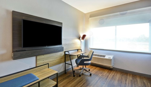 Room, 1 King Bed, Accessible (Mobility & Hearing, Roll-in Shower)