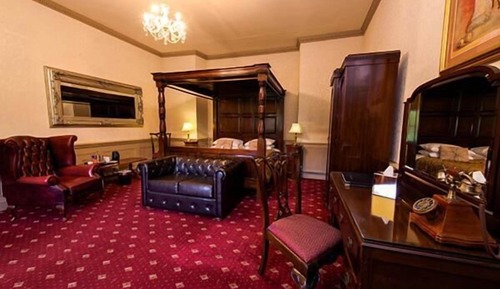 Feature Room