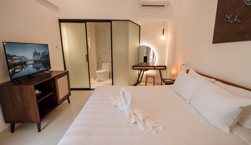 Luxury Double Room, 1 King Bed, Garden View, Ground Floor