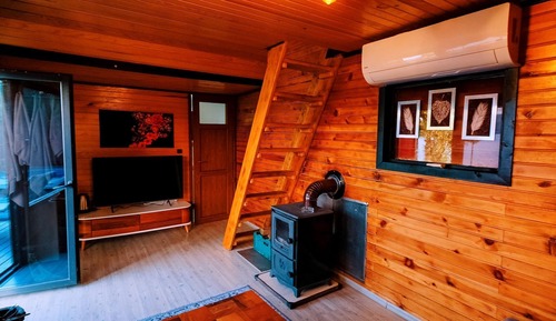 Bungalow, Lakeside