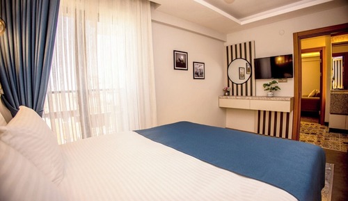 Deluxe Suite, Balcony, City View