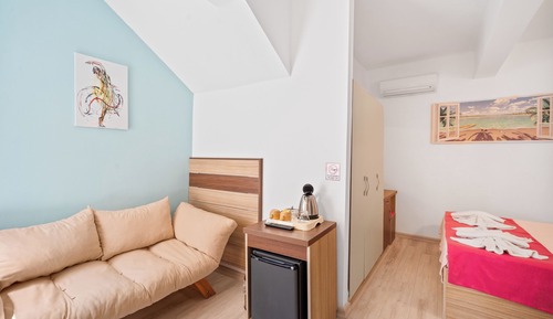 Economy Room, 1 Queen Bed