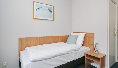 Single Room (Shower)