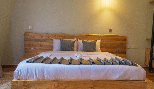 Luxury Single Room, Lake View