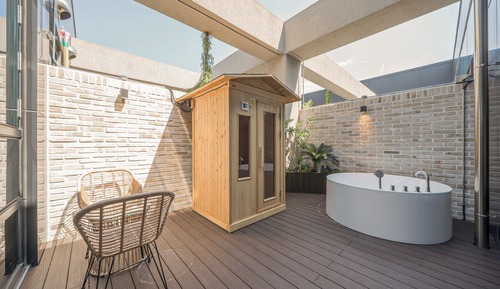 Signature Room, Multiple Beds, Sauna, City View