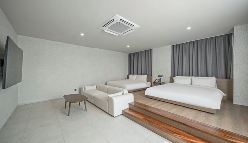 Signature Room, Multiple Beds, Non Smoking, City View