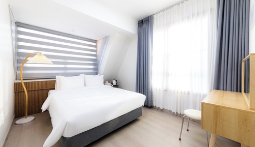 Suite (B)