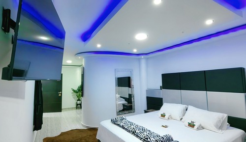 Deluxe Suite, City View