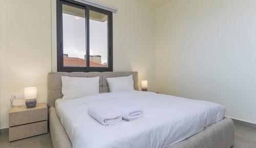 301(A) - Mountain view 2 Bedroom & Balcony