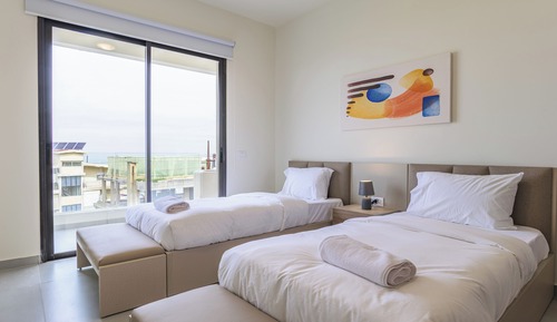 302 (A) - Mountain view 3 Bedroom & Balcony