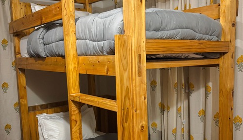 Luxury Shared Dormitory, Women only