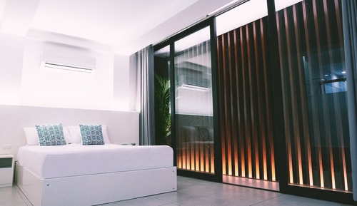 Business Room, 1 Queen Bed, Balcony