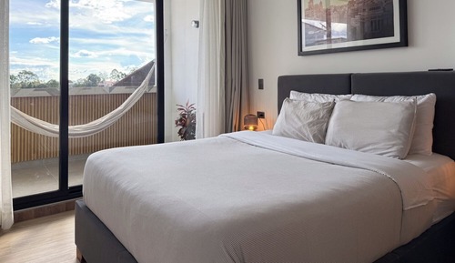 Comfort Apartment, Balcony, Hill View