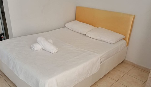 Basic Triple Room, City View