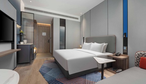 1 King Standard Extra Floor Space