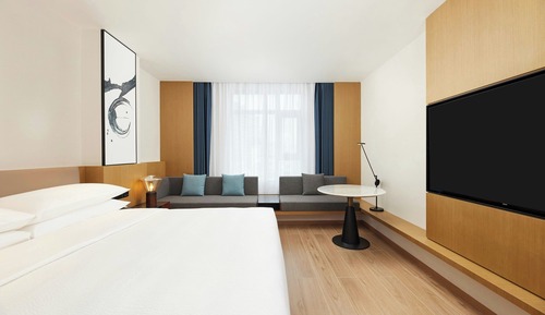 Standard Room, 1 King Bed, City View