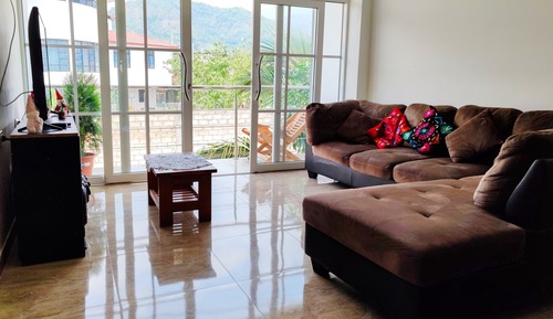 Family Apartment, 4 Bedrooms, Balcony, Mountain View