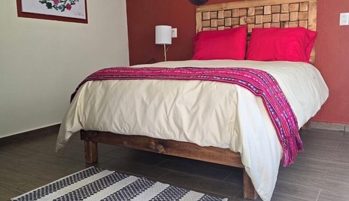 Business Room, 1 Queen Bed, Non Smoking, Patio