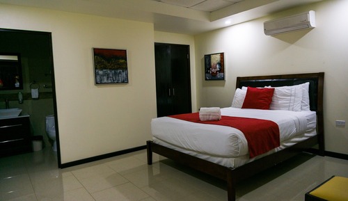 Standard/ Queen Rooms