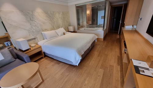 Double or Twin Room, City View (Random Assign)