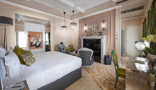 Luxury Room with 1 King Bed