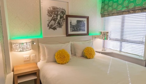 Room, 1 King Bed (Self Catering)