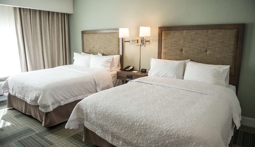 Standard 2 Queens Room