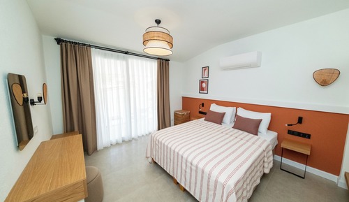 Deluxe Suite, 2 Bedrooms, Pool View