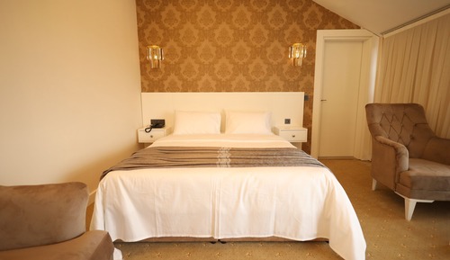 Luxury Suite, Corner