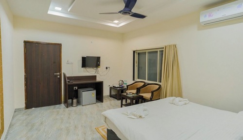 Deluxe Double Room, Balcony, Garden View