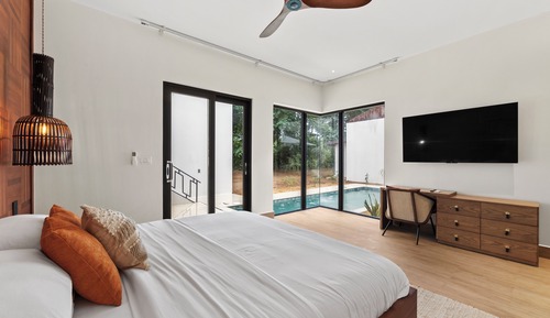 2 Bedroom Riverfront with Pool