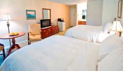 Deluxe Double Queen in Blue Ridge Bldg