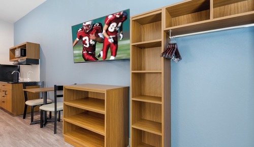 Studio, 1 Queen Bed, Accessible, Non Smoking (Roll-In Shower)